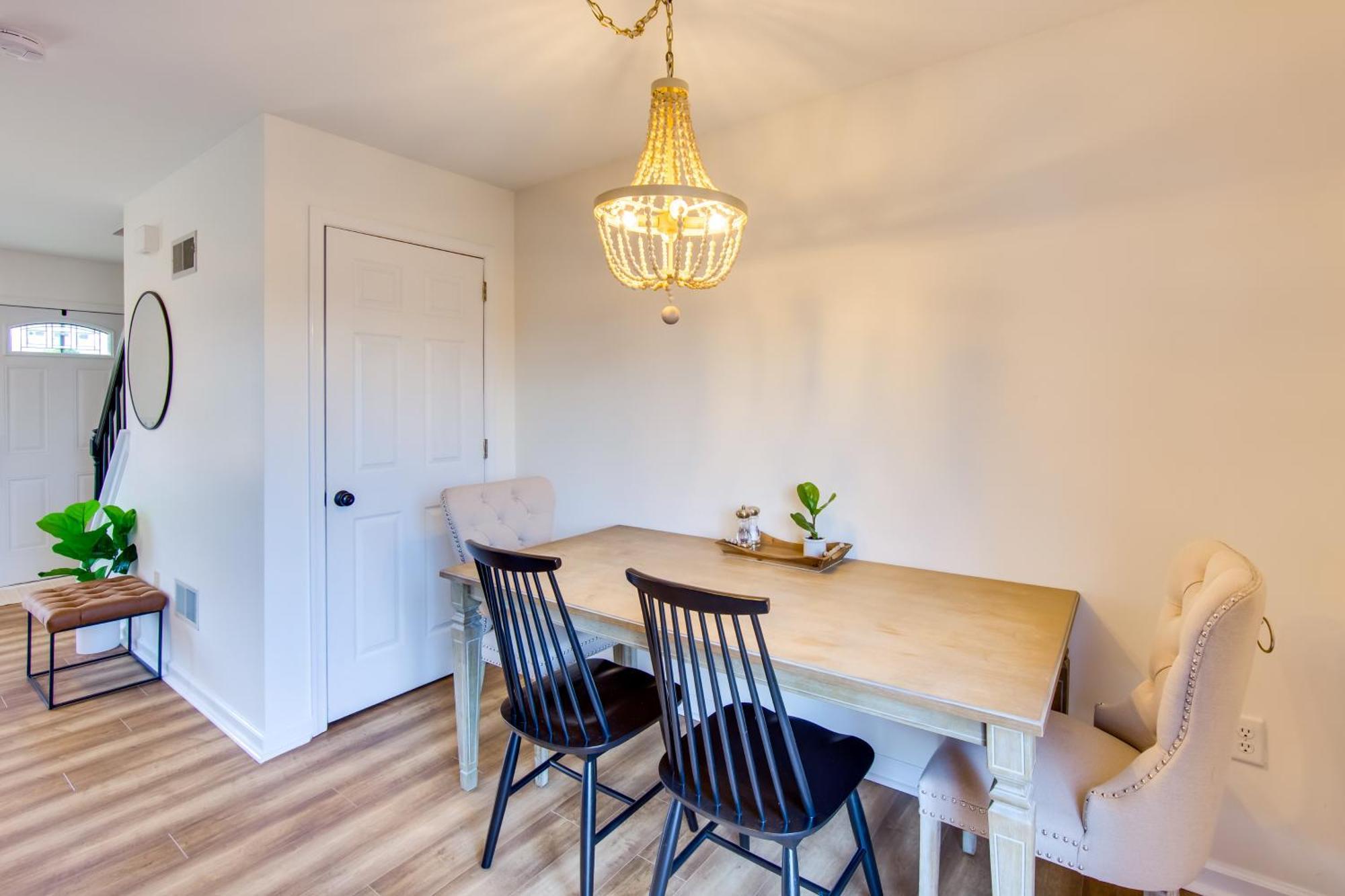 Townhome With Balcony! Ferienhaus
