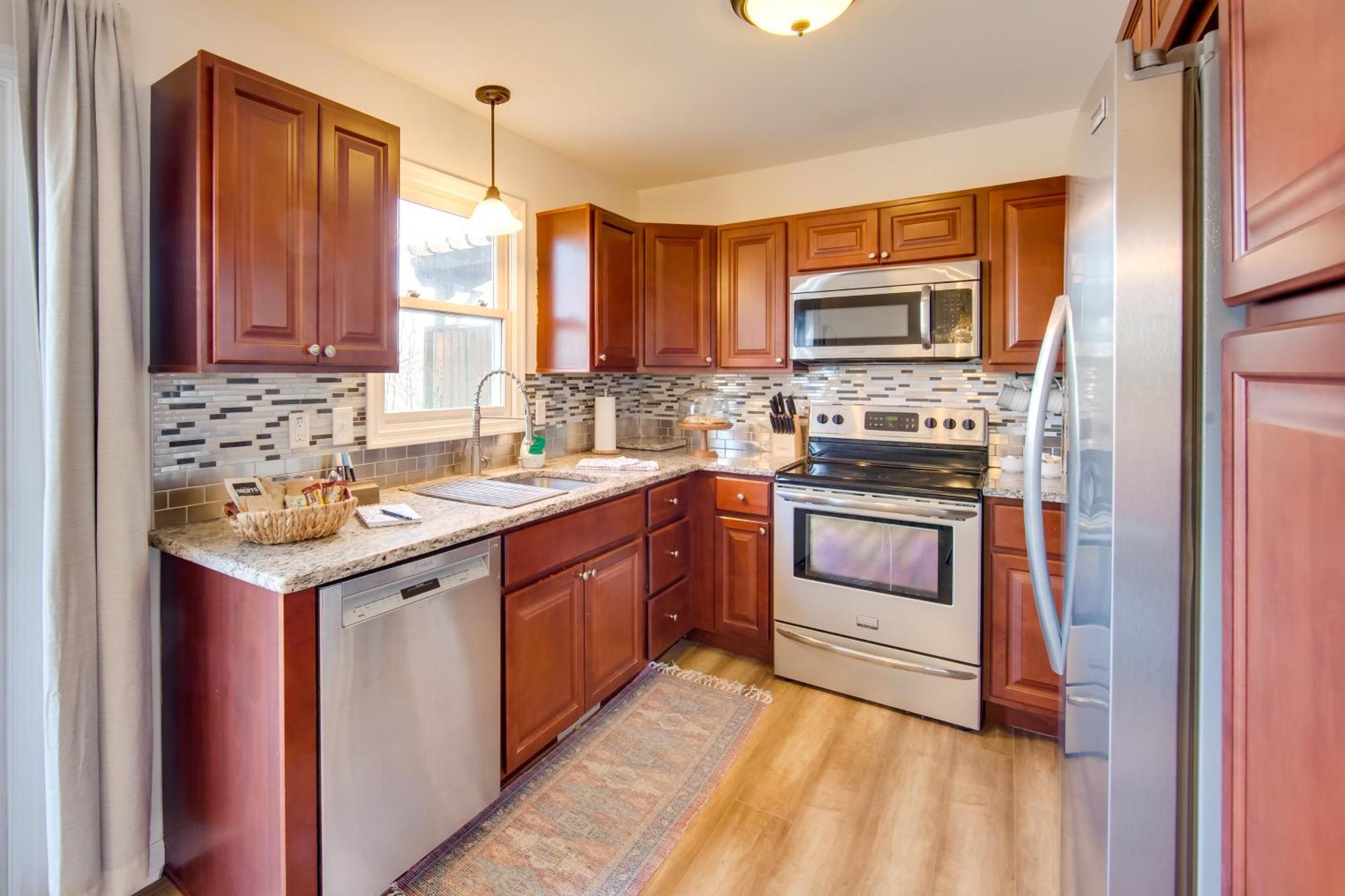 Townhome With Balcony! Ferienhaus