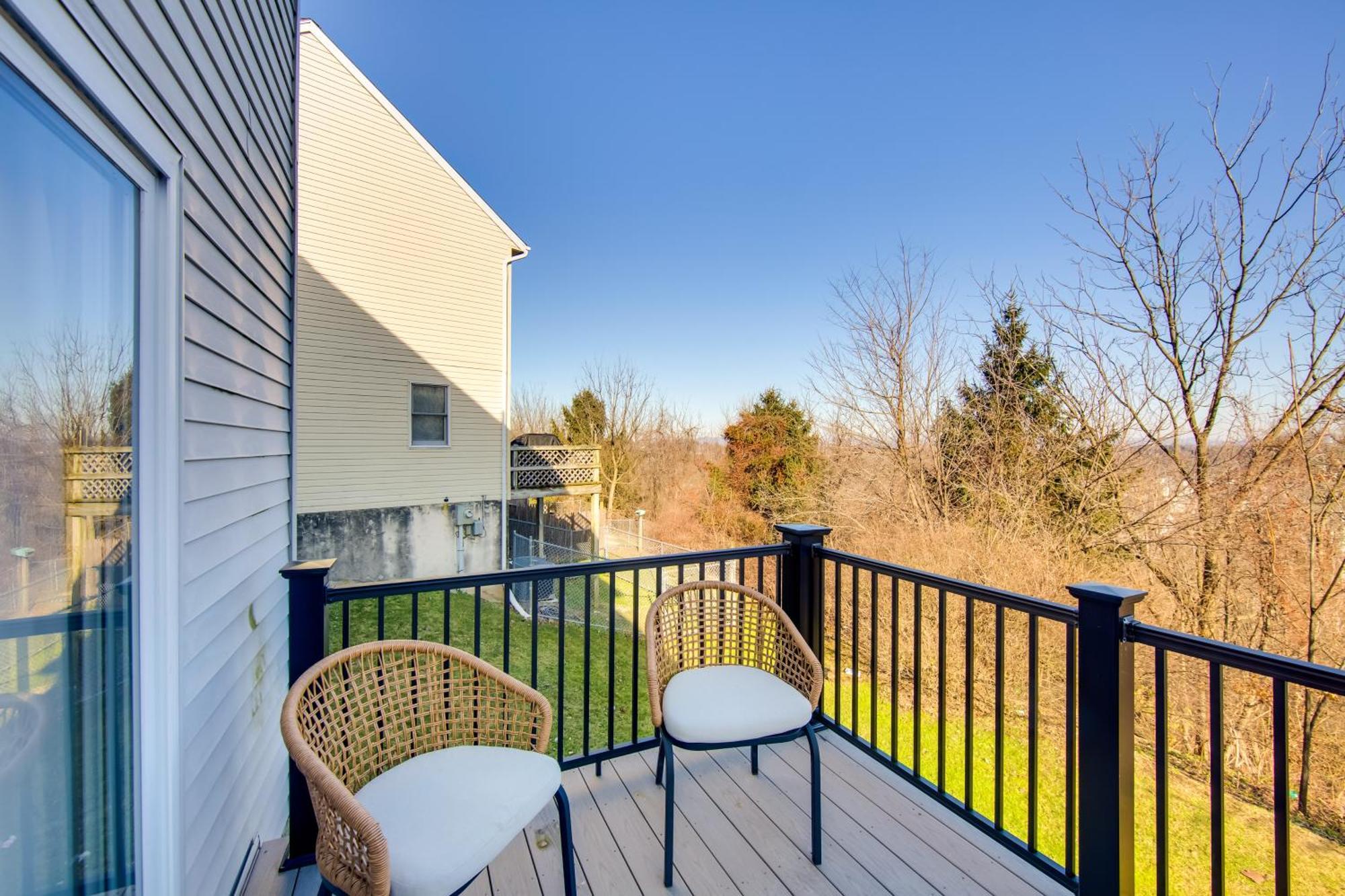 Townhome With Balcony! *