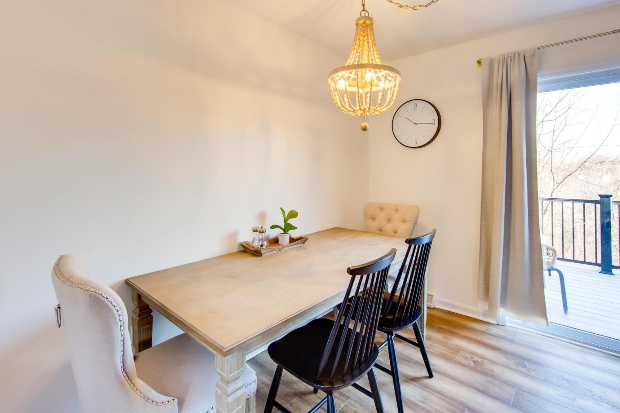 Townhome With Balcony! Ferienhaus